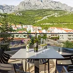 Jakov Apartman *